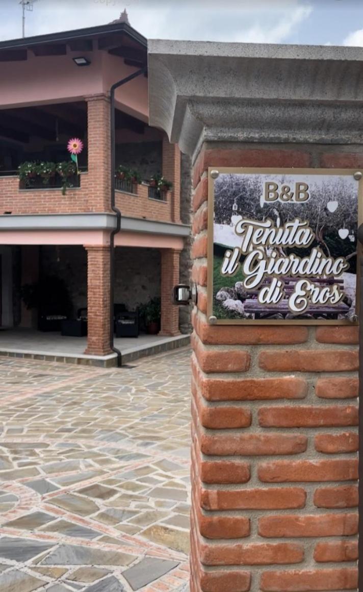 Tenuta Il Giardino Di Eros Albanella Exteriör bild